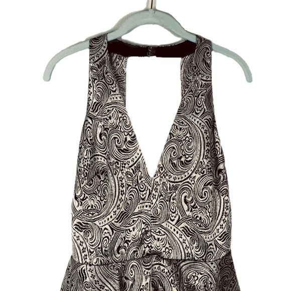 BEBE Mini Party Dress Halter Paisley Scroll Metallic Champagne Black Size 8 Y2K - Picture 6 of 15